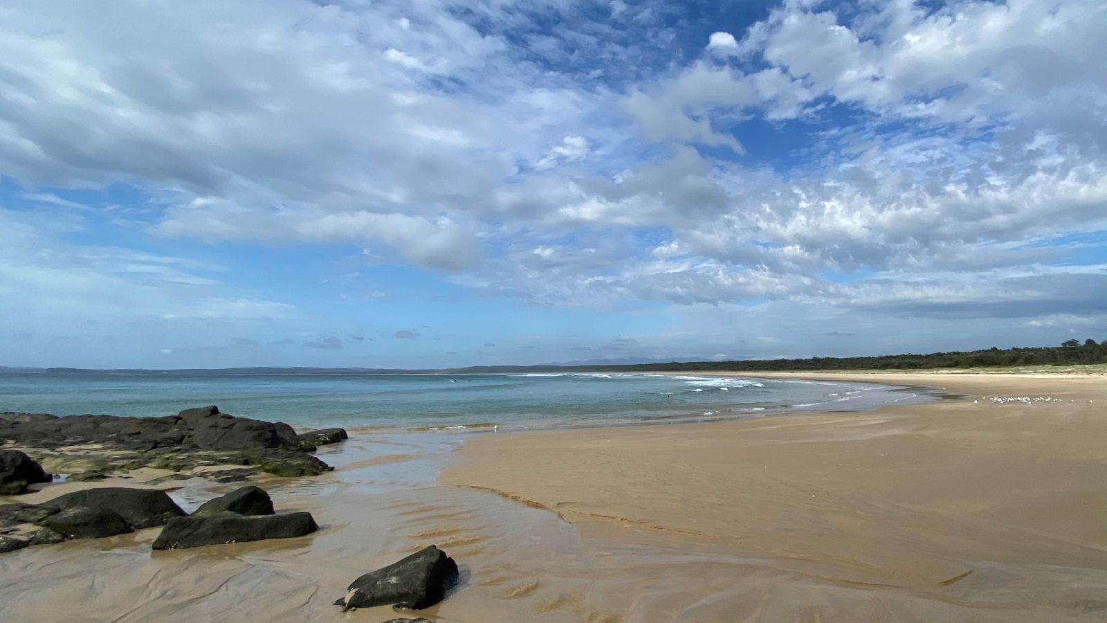 Broulee beach banner image