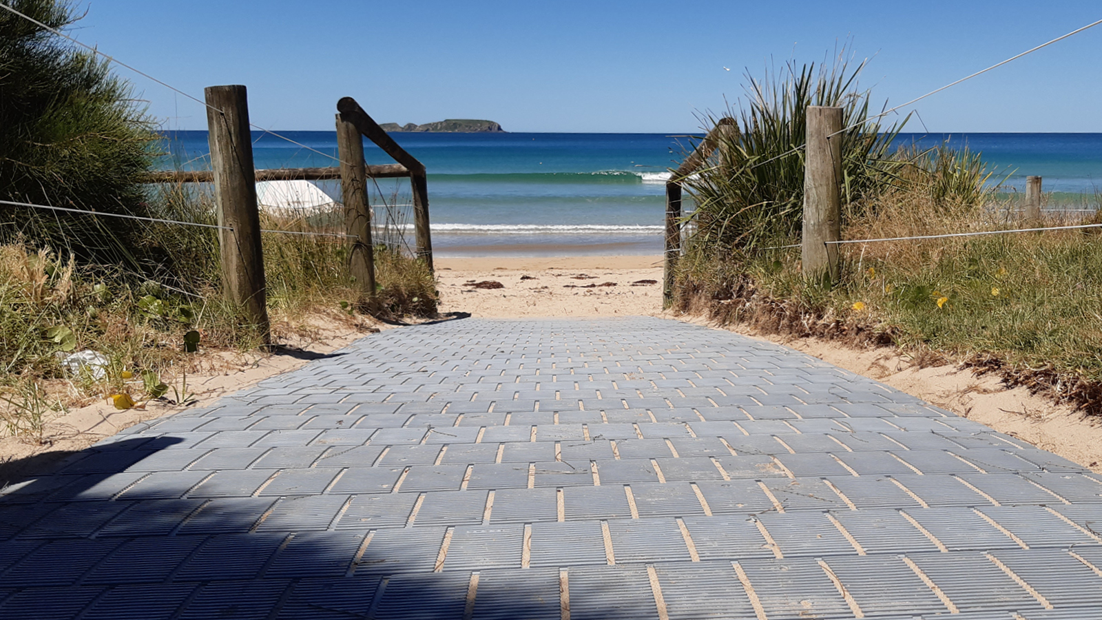 Image Photo of the completed lead-in path to mobility mat at Surf Beach.