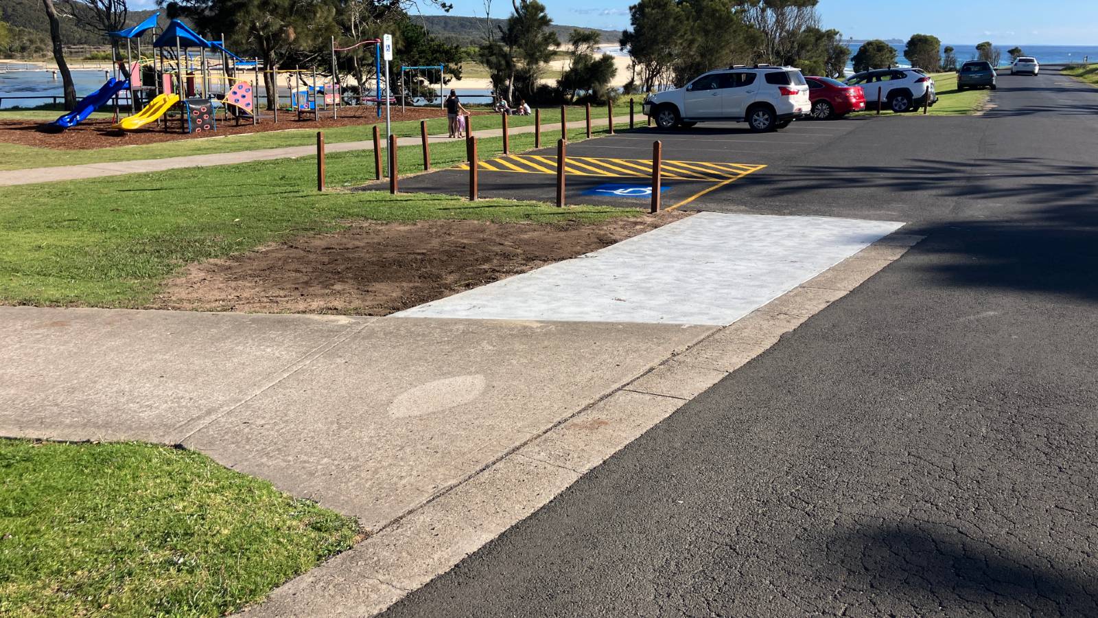 Image Wheelchair access to Dalmeny playground from disabled carpark.